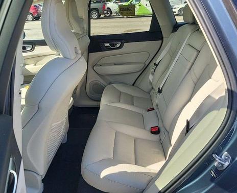 2021 Volvo XC60 T5 Momentum