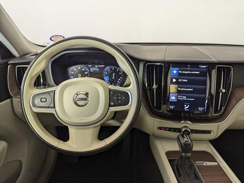 2021 Volvo XC60 T5 Momentum