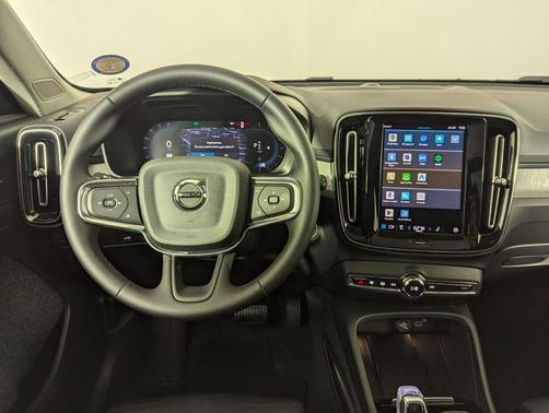 2024 Volvo XC40 B5 Plus Bright Theme