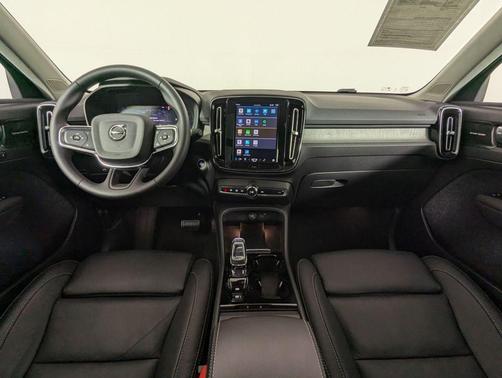 2024 Volvo XC40 B5 Plus Bright Theme