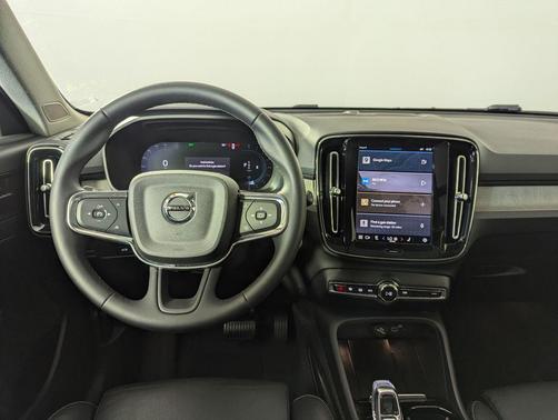 2024 Volvo XC40 B5 Plus Bright Theme