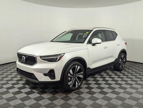 2024 Volvo XC40 B5 Plus Bright Theme