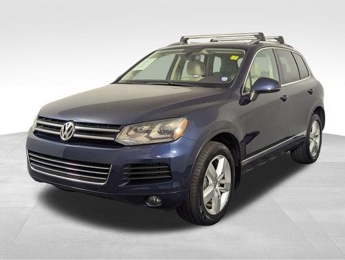 Night Blue Metallic 2012 Volkswagen Touareg TDI Lux