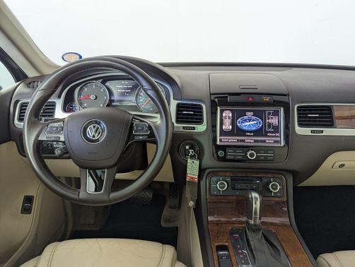 Night Blue Metallic 2012 Volkswagen Touareg TDI Lux