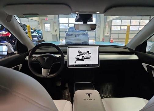 2022 Tesla Model Y Long Range Dual Motor All-Wheel Drive