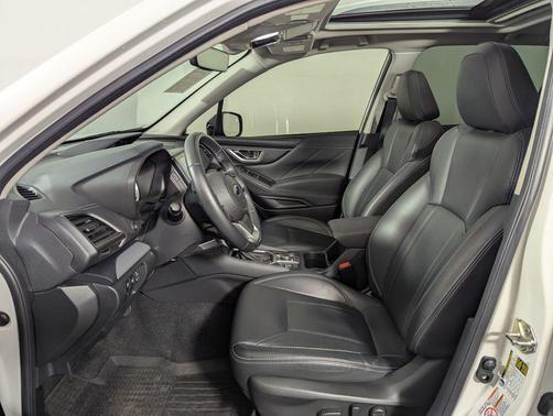Crystal White Pearl 2020 Subaru Forester Limited