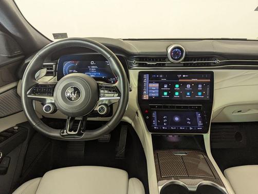 Bianco 2023 Maserati Grecale Modena