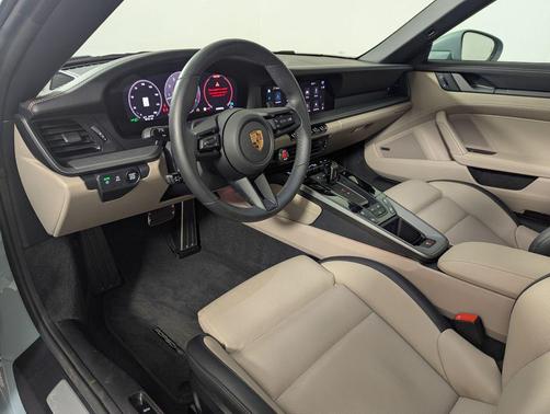 2025 Porsche 911 Carrera