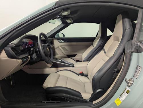 2025 Porsche 911 Carrera