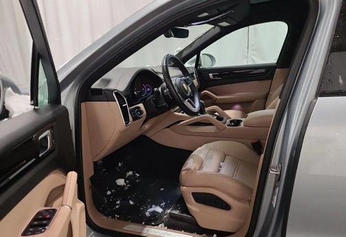 2022 Porsche Cayenne Platinum Edition