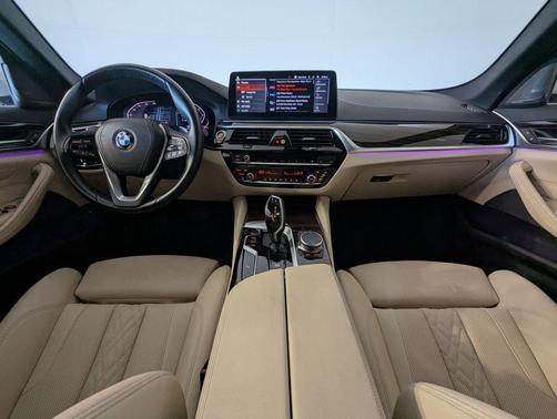 Mineral White Metallic 2023 BMW 530 i