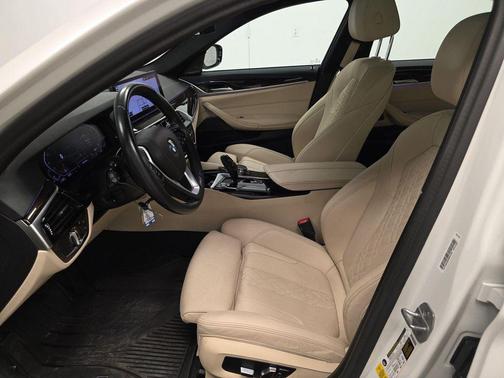 Mineral White Metallic 2023 BMW 530 i