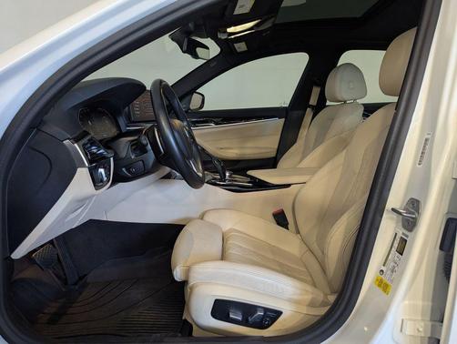 Mineral White Metallic 2023 BMW 530 i