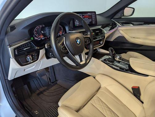 Mineral White Metallic 2023 BMW 530 i