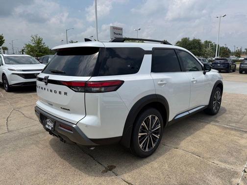 Everest White P 2026 Nissan Pathfinder Platinum