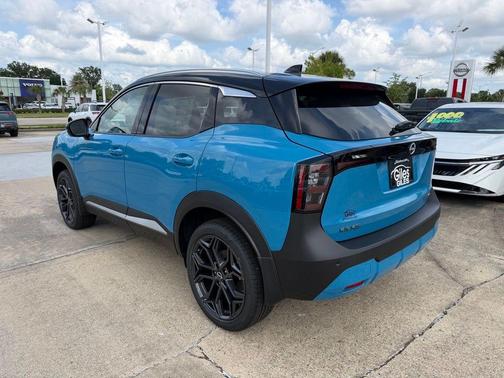 2t Ice Blk Roof 2026 Nissan Kicks SR