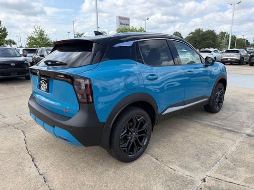 2t Ice Blk Roof 2026 Nissan Kicks SR