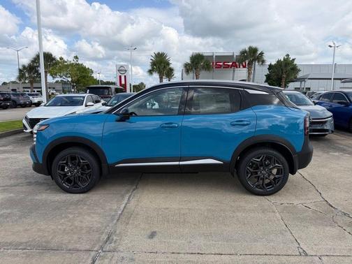 2t Ice Blk Roof 2026 Nissan Kicks SR