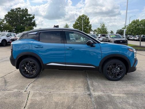 2t Ice Blk Roof 2026 Nissan Kicks SR