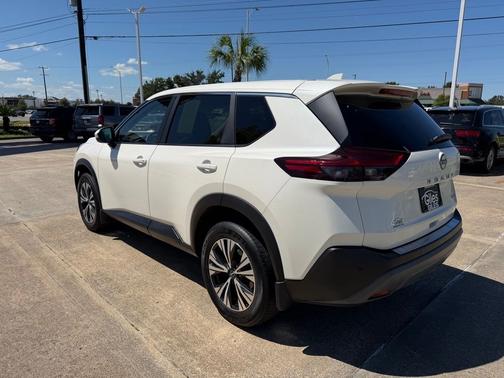 Pearl White Tricoat 2023 Nissan Rogue SV