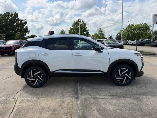 Aspen White Tri 2026 Nissan Kicks SV