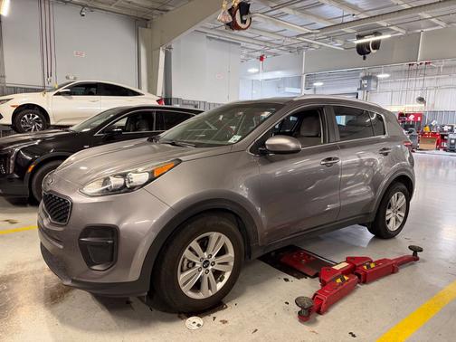 Mineral Silver 2018 Kia Sportage LX