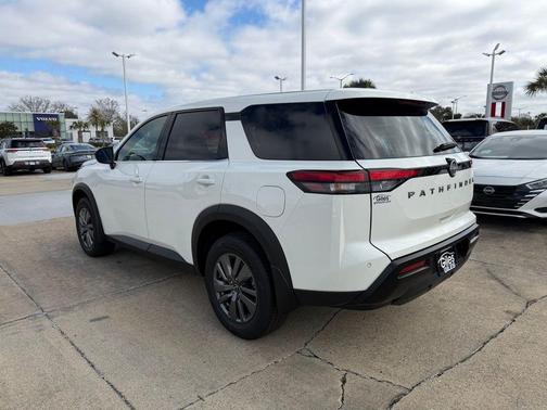 2026 Nissan Pathfinder S