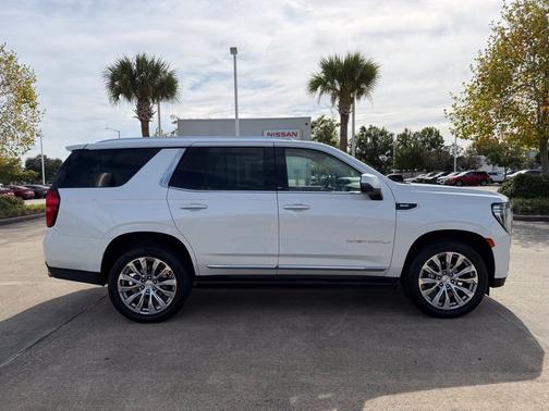 White Frost Tricoat 2023 GMC Yukon Denali
