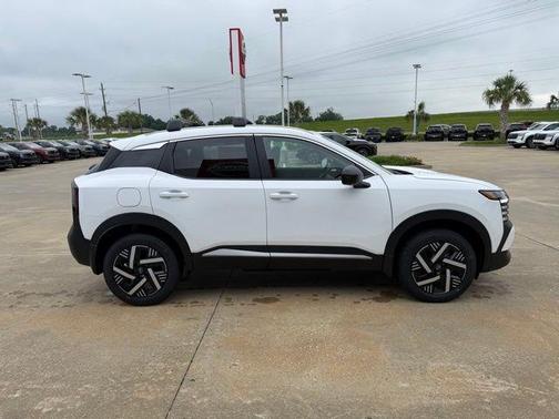 Fresh Powder 2026 Nissan Kicks SV
