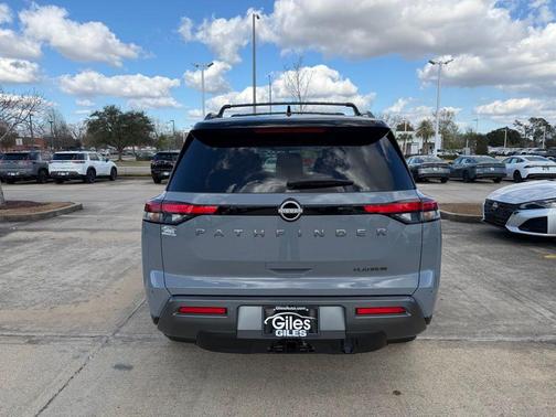 2026 Nissan Pathfinder Platinum