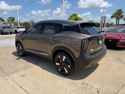 Canyon Bronze M 2026 Nissan Kicks SR