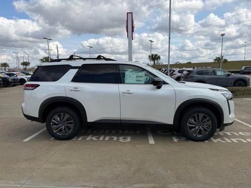 2026 Nissan Pathfinder SV