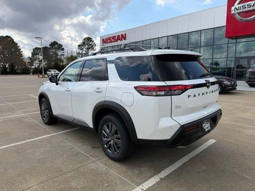 2026 Nissan Pathfinder SV