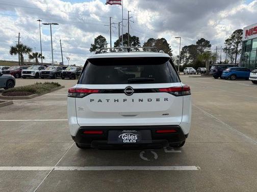 2026 Nissan Pathfinder SV