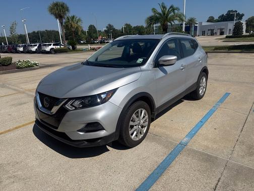 Brilliant Silver Metallic 2022 Nissan Rogue Sport SV
