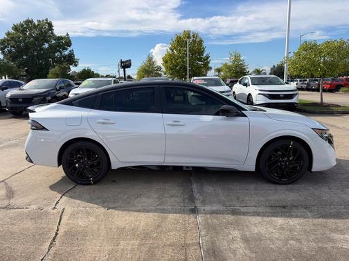 Aspen White/Super Black 2027 Nissan Sentra SR