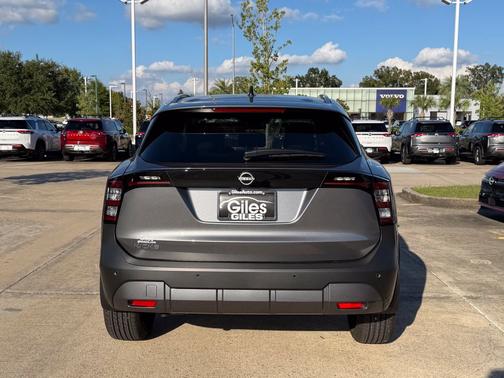 Gun Metallic 2027 Nissan Kicks SR