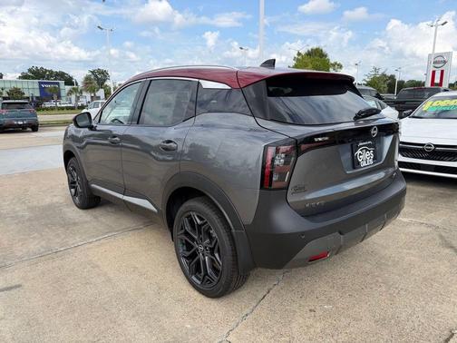 2t Gun Red Roof 2026 Nissan Kicks SR