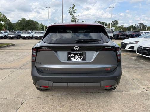 2t Gun Red Roof 2026 Nissan Kicks SR