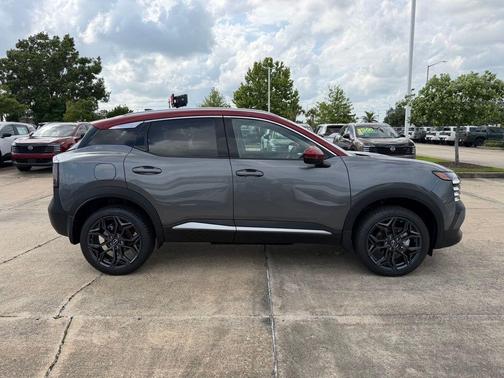 2t Gun Red Roof 2026 Nissan Kicks SR