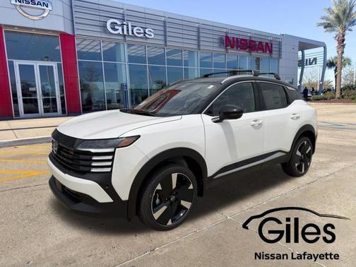 2t Wht Blk Roof 2026 Nissan Kicks SR