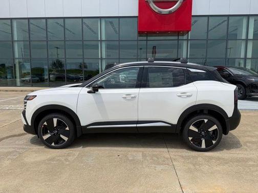 2t Wht Blk Roof 2026 Nissan Kicks SR