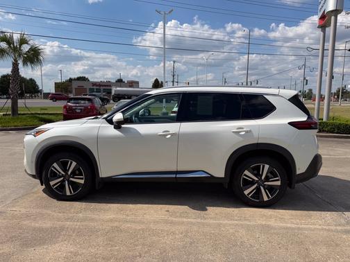 Pearl White Tricoat 2023 Nissan Rogue SL