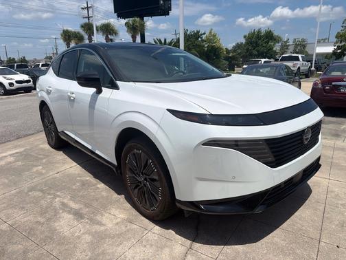 Everest White Pearl/Black 2025 Nissan Murano Platinum