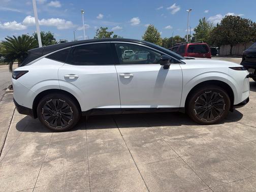 Everest White Pearl/Black 2025 Nissan Murano Platinum