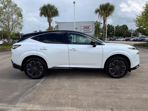 Everest White Pearl/Black 2025 Nissan Murano Platinum