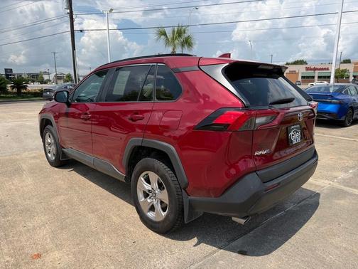 Pearl 2022 Toyota RAV4 XLE