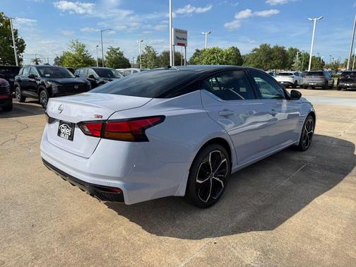 2t Gry Blk Roof 2026 Nissan Altima 2.5 SR