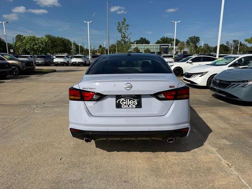 2t Gry Blk Roof 2026 Nissan Altima 2.5 SR