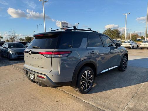 2026 Nissan Pathfinder Platinum